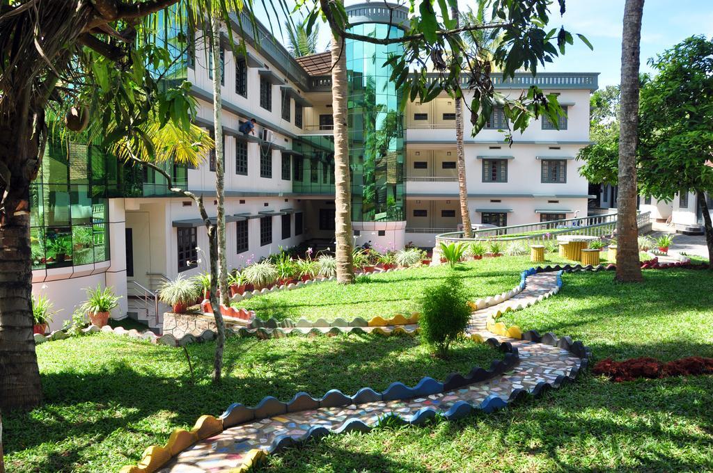 Misty Hills Hotel & Resorts Wayanad Exterior foto